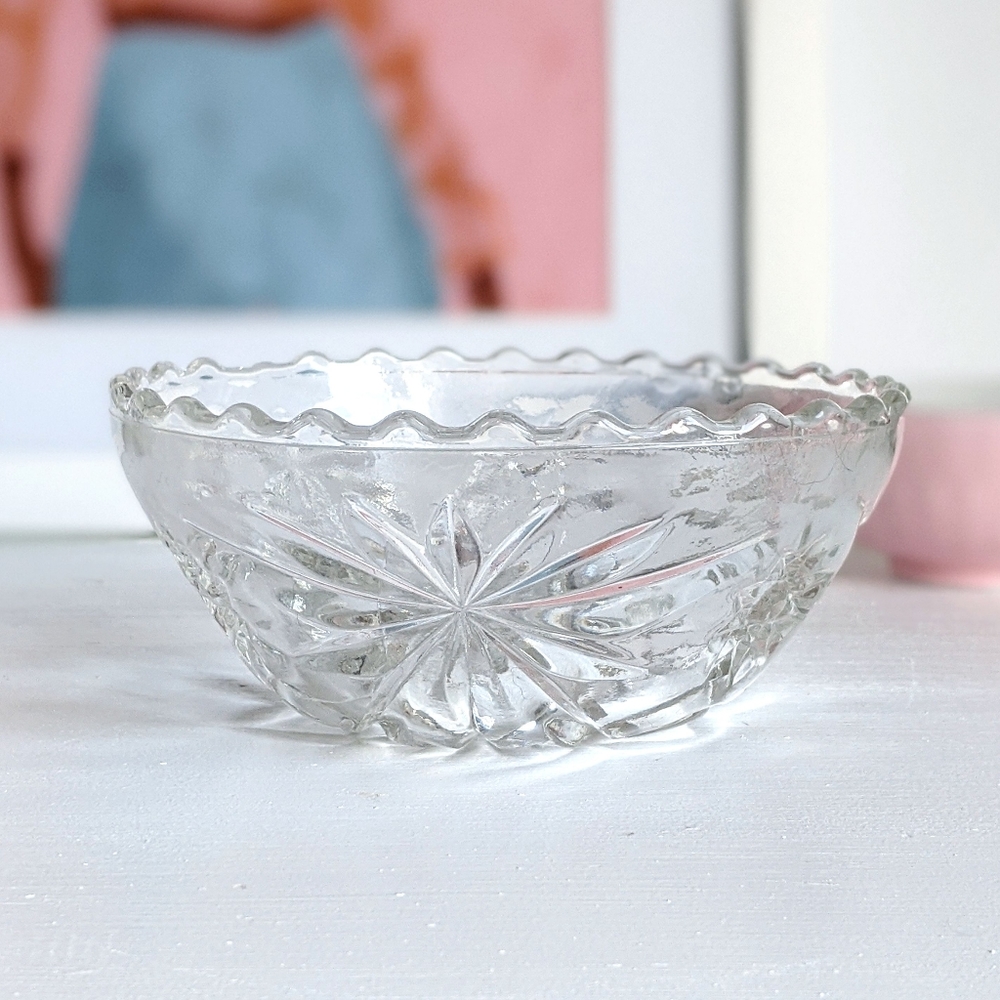 vintage glass sunburst candy dish/ trinket bowl
